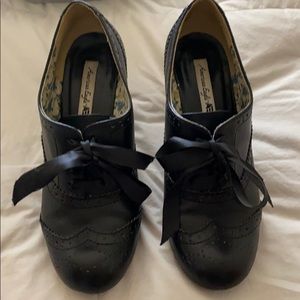 Black heels with silk ribbons